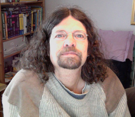 Lutz Kirchhof schaut in seine Webcam